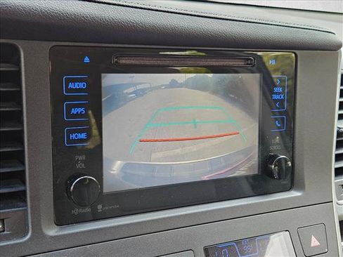 Used 2015 Toyota Sienna XLE FWD image 14