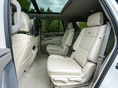 Used 2024 Cadillac Escalade Sport Platinum w/ LPO, ONYX Package AWD/4WD image 25