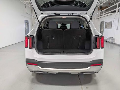 Used 2025 Kia Sorento S AWD/4WD image 43