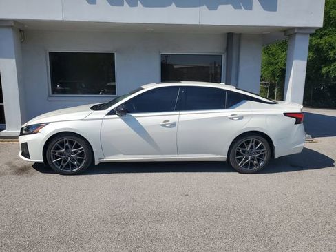 Certified 2023 Nissan Altima 2.0 SR FWD image 11