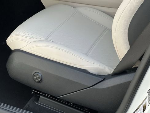 Certified 2025 Mercedes-Benz GLC 300 GLC 300 image 12