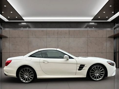 Used 2017 Mercedes-Benz SL 550 image 9