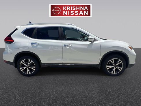 Used 2017 Nissan Rogue SL w/ SL Premium Package AWD/4WD image 4