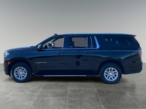 Used 2024 Chevrolet Suburban LT image 2