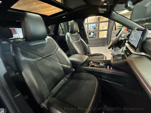 Used 2025 Ford Explorer ST AWD/4WD image 27