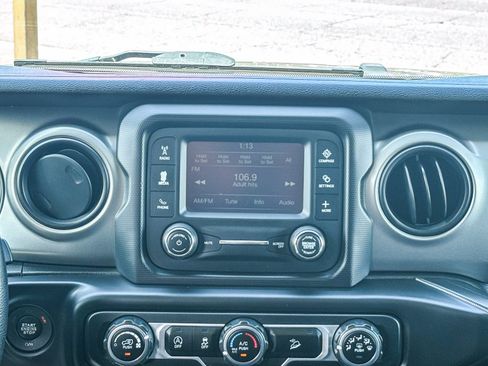Used 2018 Jeep Wrangler Unlimited Sport AWD/4WD image 16