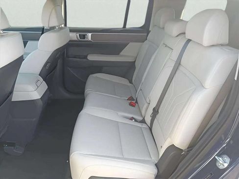 Used 2025 Hyundai Santa Fe SEL FWD image 9