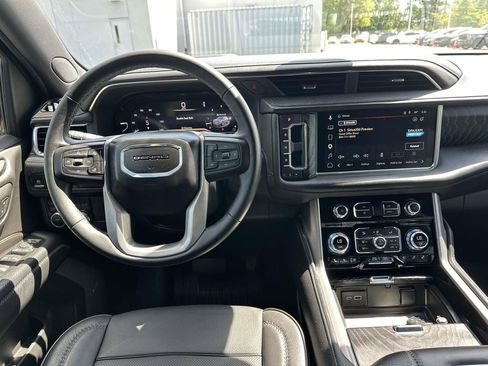 Used 2024 GMC Yukon XL Denali AWD/4WD image 13