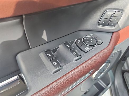 Used 2022 Ford Expedition Limited image 24