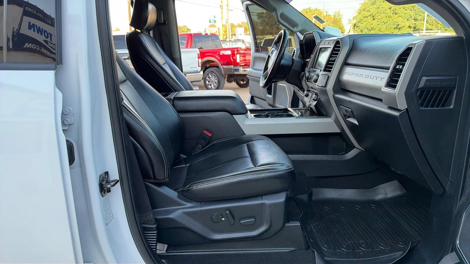 Used 2021 Ford F350 Lariat w/ Lariat Ultimate Package AWD/4WD image 16