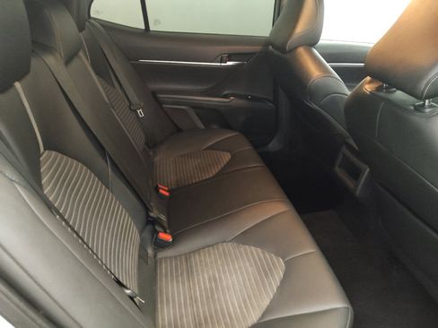 Used 2020 Toyota Camry SE image 19