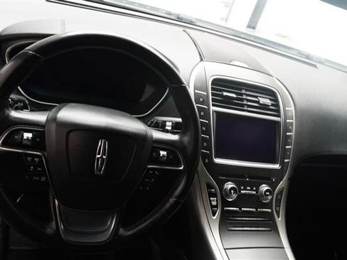 Used 2019 Lincoln Nautilus Reserve AWD/4WD image 11