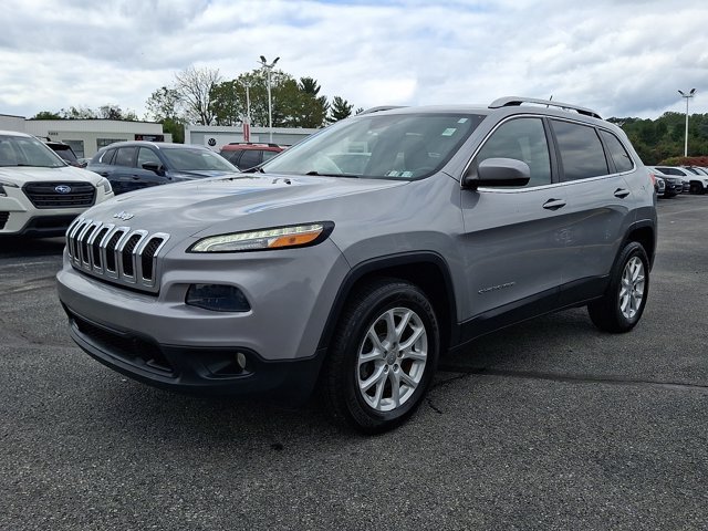 Used 2016 Jeep Cherokee Latitude AWD/4WD image 3