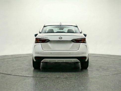 Used 2025 Nissan Versa SV image 7