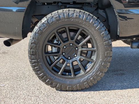 Used 2022 Nissan Titan SV w/ SV Convenience Package image 9