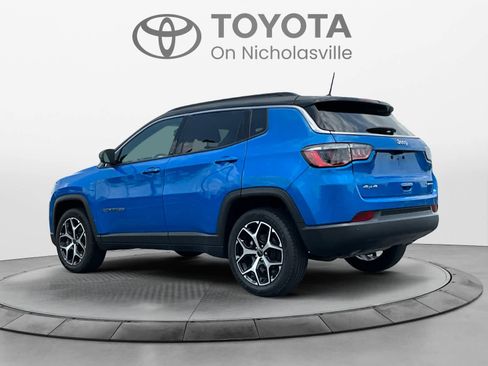 Used 2025 Jeep Compass Limited AWD/4WD image 3