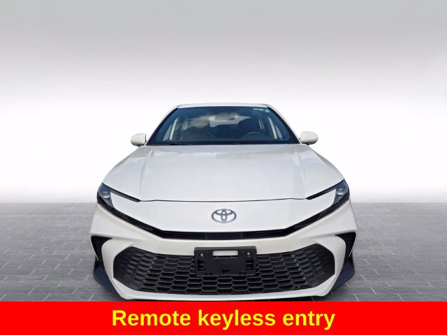 Used 2025 Toyota Camry SE FWD image 2