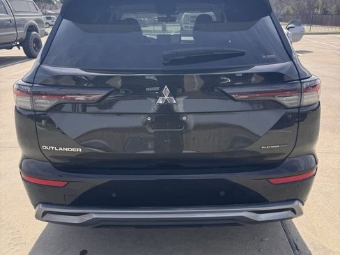 Used 2025 Mitsubishi Outlander AWD image 7