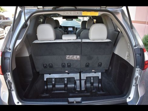 Used 2018 Toyota Sienna Limited Premium w/ Preferred Accessory Package FWD image 26