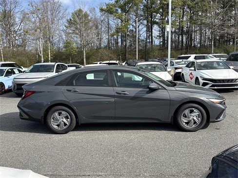 New 2026 Hyundai Elantra SE image 10