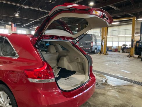 Used 2010 Toyota Venza Base image 25