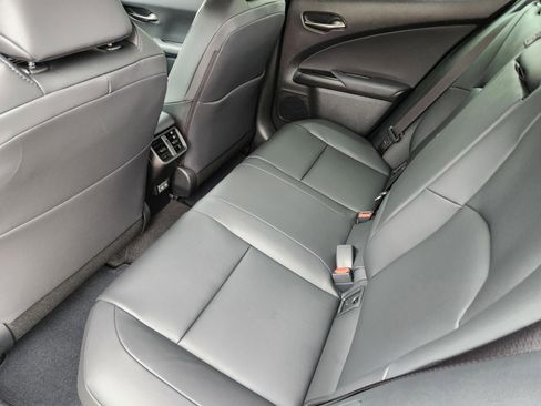 New 2026 Lexus UX 300h FWD image 18