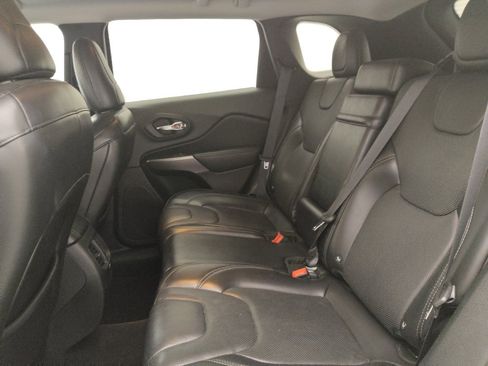 Used 2019 Jeep Cherokee Limited AWD/4WD image 18