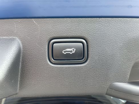 Used 2025 Kia Sportage EX w/ Premium Package FWD image 17