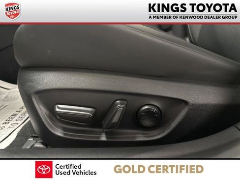 Certified 2025 Toyota Prius XLE FWD image 12