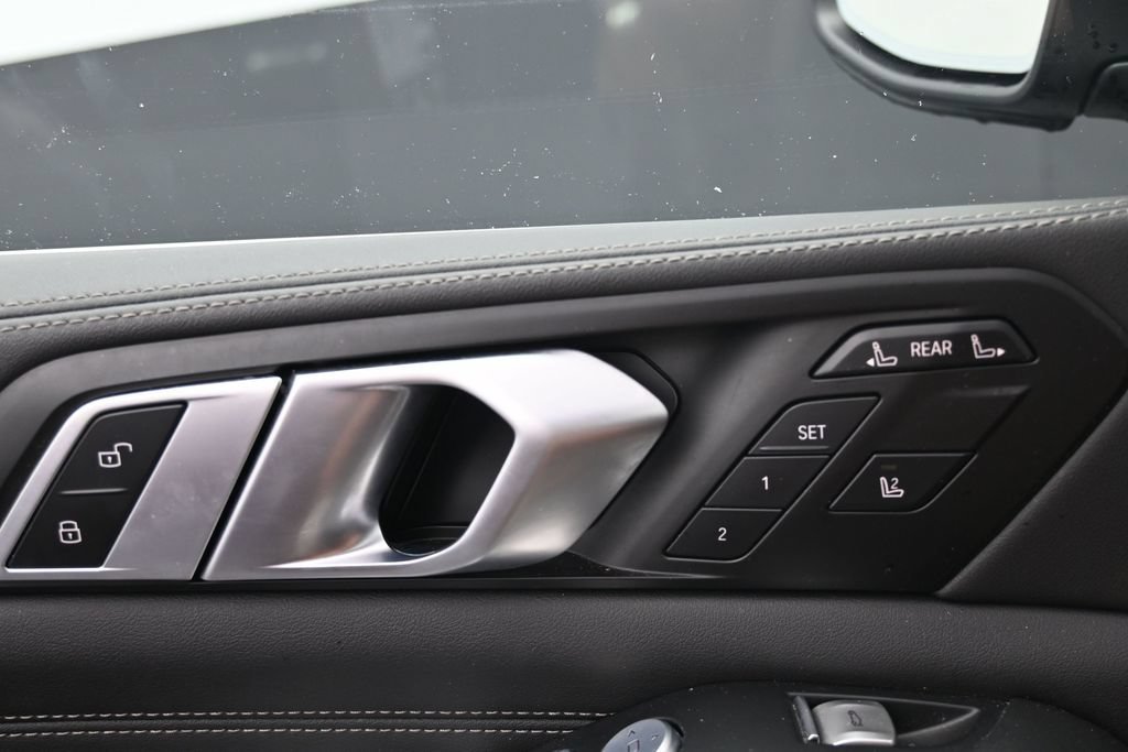 Used 2025 BMW X7 xDrive40i AWD/4WD image 15