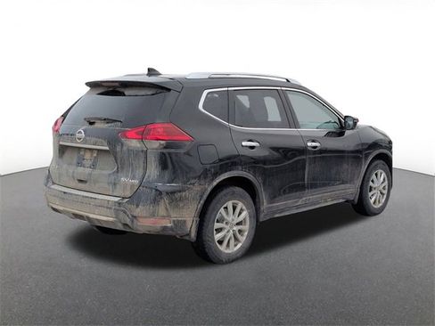 Used 2020 Nissan Rogue SV image 3