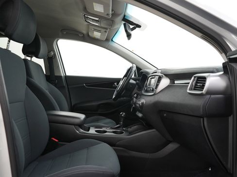 Used 2016 Kia Sorento AWD w/ LX Convenience Package image 12