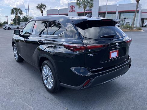 New 2026 Toyota Highlander Limited AWD/4WD image 3