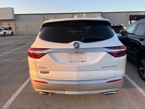 Used 2018 Buick Enclave Essence FWD image 4