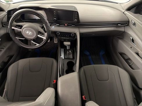 Certified 2025 Hyundai Elantra Sport image 17