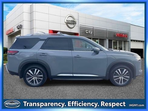 Certified 2022 Nissan Pathfinder Platinum w/ Cargo Package image 5