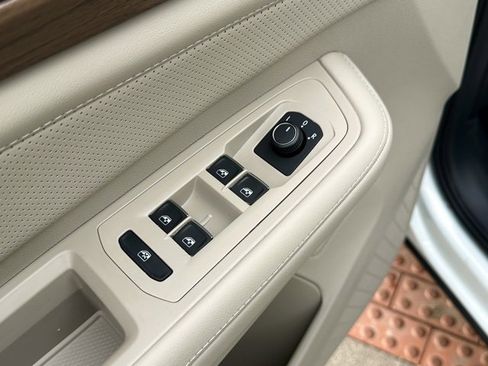 New 2026 Volkswagen Atlas SE image 11