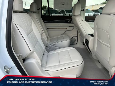 New 2026 Buick Enclave Avenir AWD/4WD image 18