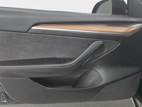Used 2023 Tesla Model 3 Standard Range image 26
