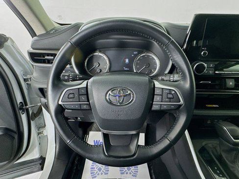 Certified 2024 Toyota Highlander XLE AWD/4WD image 11