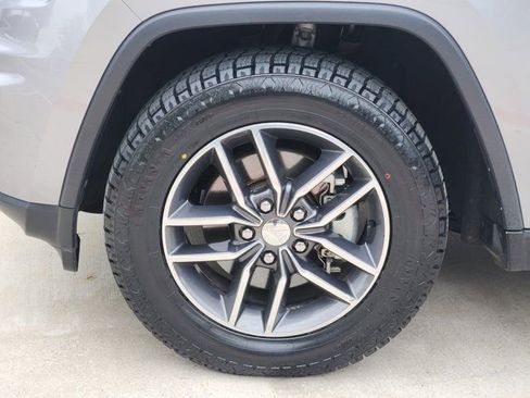 Used 2018 Jeep Grand Cherokee Limited image 17