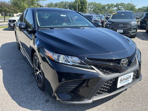 Used 2018 Toyota Camry SE FWD image 3
