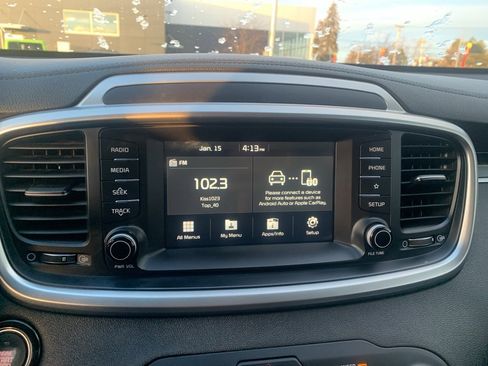 Used 2020 Kia Sorento S image 11