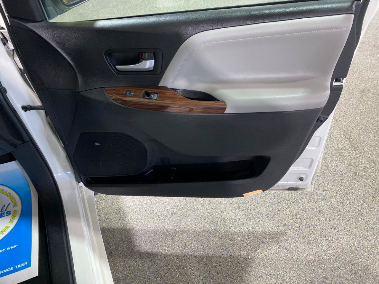 Used 2015 Toyota Sienna Limited Premium AWD/4WD image 27
