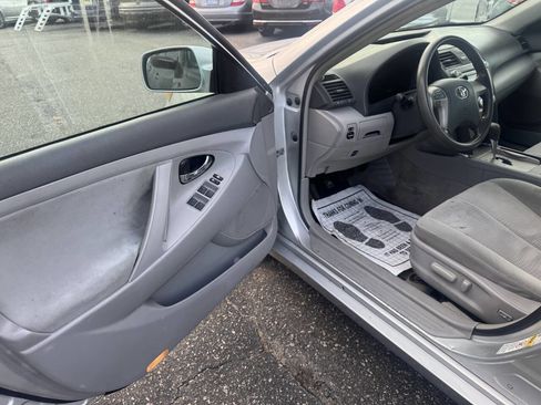 Used 2011 Toyota Camry LE image 11