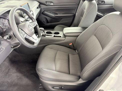Used 2025 Nissan Altima 2.5 SV FWD image 7