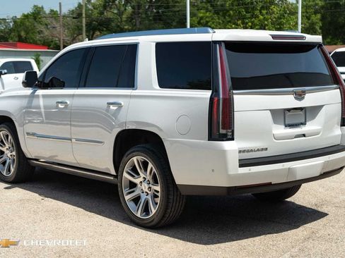 Used 2017 Cadillac Escalade Premium Luxury RWD image 10