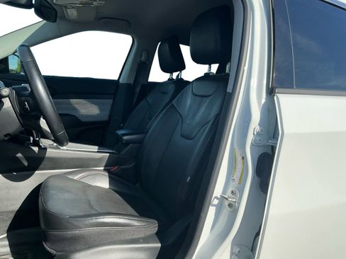 Used 2022 Jeep Compass Latitude image 9