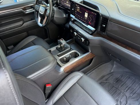 Used 2024 GMC Sierra 1500 SLT AWD/4WD image 18