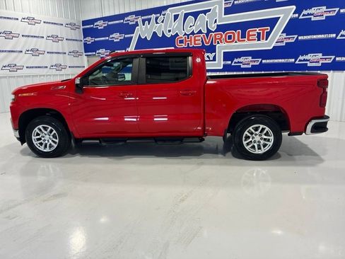 Used 2021 Chevrolet Silverado 1500 LT w/ Z71 Off-Road Package AWD/4WD image 3